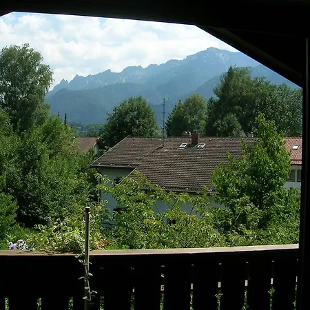 Hans Mauerer Apartment *